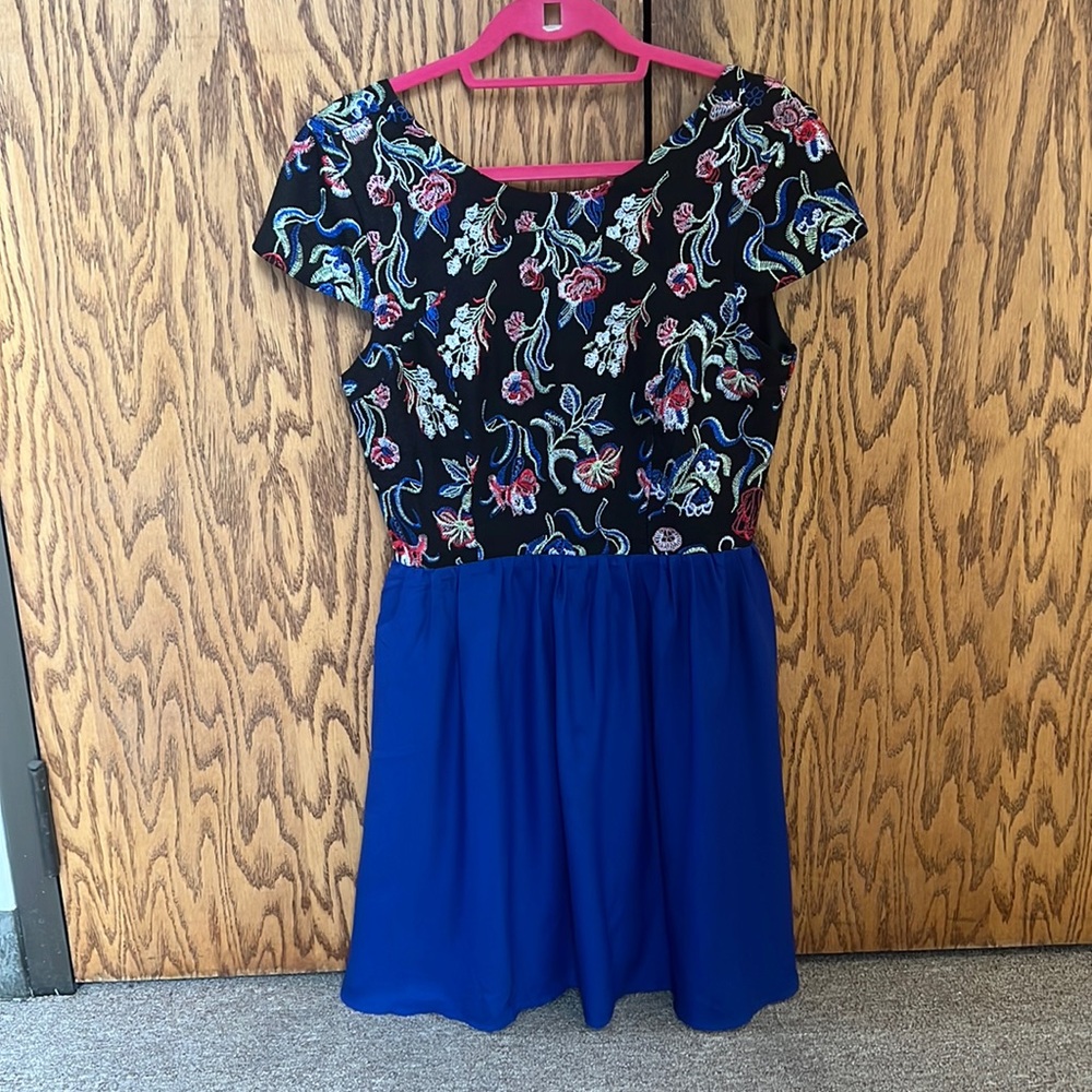 ALYA DRESS BLACK BLUE EMBROIDERED SIZE MEDIUM